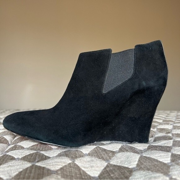 BCBGMAXAZRIA Black Suede Wedge Heeled Slip On Ankle Boots Booties Women's 9.5 - Picture 2 of 16